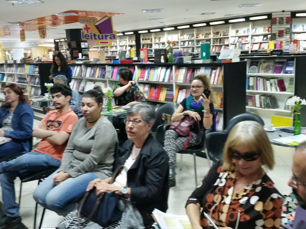 Evento organizado por mim e por Luciane Melo. Convênio entre a Livraria Leitura, o Sindicato dos Escritores do DF e o Fuxico Literário. Compareceram mais de 80 poetas. O evento no Pátio Brasil Shopping no dia 05 de agosto de 2017 das 10 às 22 h.
