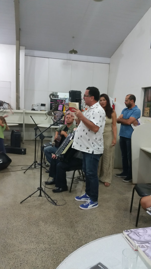 Participei do evento em Taguatinga com Carlos Augusto Cacá e Anabe Lopes declamando poesia.